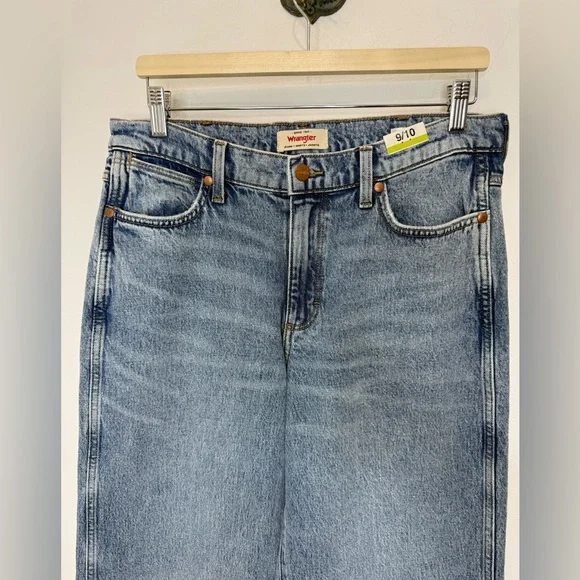 Wrangler Light Wash Faded High Rise Wide Leg Trouser Jeans Women’s Size 9/10 NWT - Picture 3 of 10